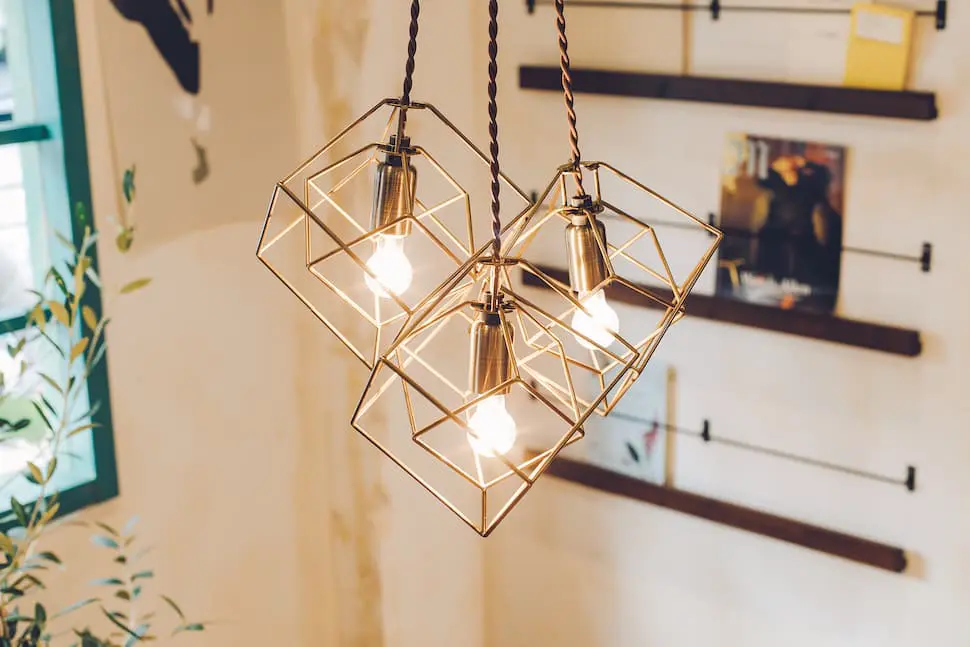 ペンダントライトの使用イメージ写真