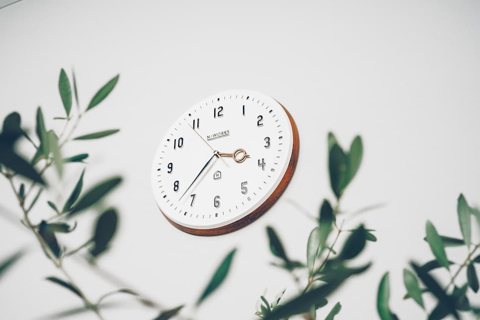 静かな時計 sweep movement clock