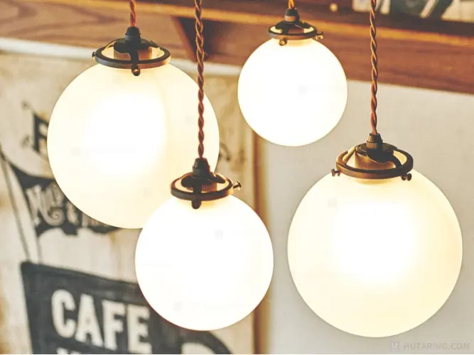 LT-1946-8_Orelia4 オレリア４フロストガラスを点灯させている写真