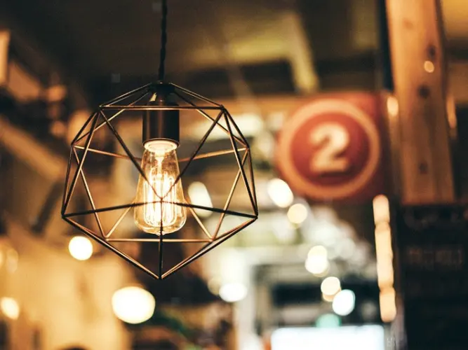 LT-1091_Bleis(L)　レトロ球を使用したイメージ写真