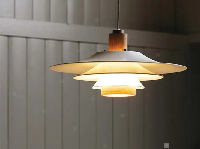 LT-9791 Antrim アントリム ホワイトを点灯させた写真