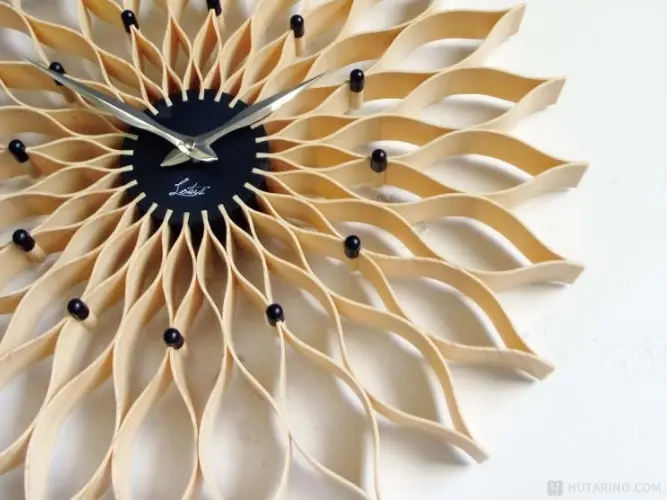 CL-9903 Leffard ルファール 壁掛け時計 ナチュラルを見上げた写真