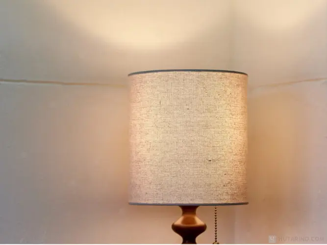 LT-3985 Tove トーヴェ コーナーに置いて間接光の様子がよくわかる写真