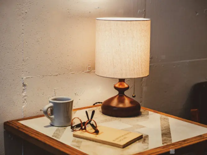 LT-3985 Tove トーヴェ サイドテーブルに設置した写真