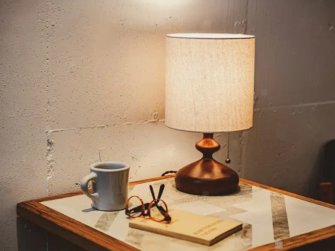 LT-3985 Tove トーヴェ サイドテーブルに設置した写真