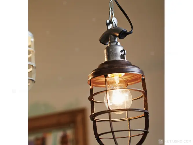 LT-8250 BAU バウ 下から見上げた写真