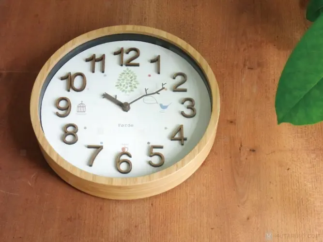 CL-9704 Trad トラド 電波時計 下から見上げた写真