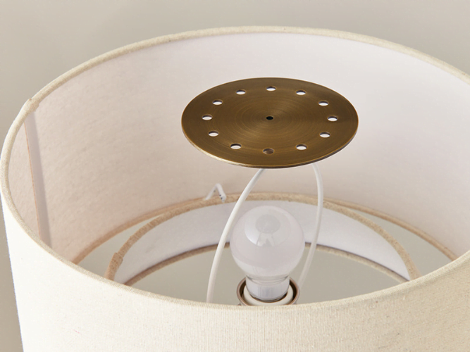 LT-3973 Svante スヴァンテ フロアライト 電球上の反射板の写真