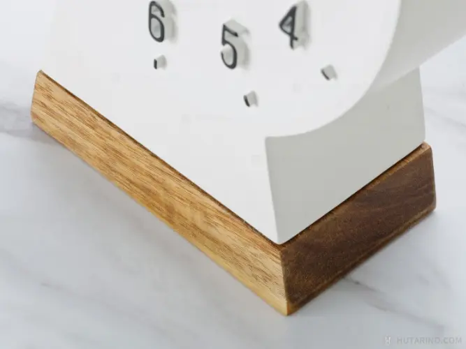 CL-4097 Polku ポルク テーブルクロック 厚みがわかる写真 厚みは5cm