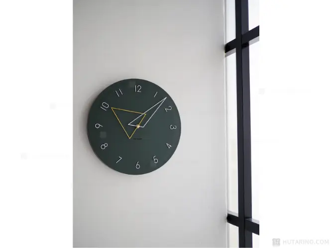 CL-4342 Kolmio コルミオ ウォールクロック GNの使用イメージ写真