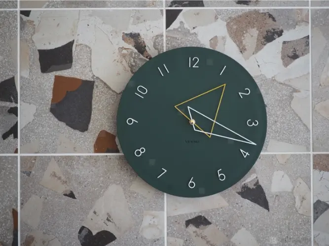 CL-4342 Kolmio コルミオ ウォールクロック gnの使用イメージ写真