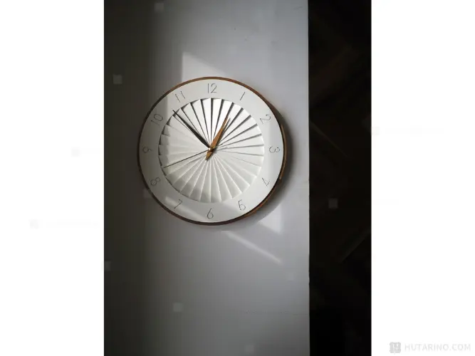 CL-4384 Ludvika ルドヴィーカ ウォールクロック 陰影がよくわかる写真