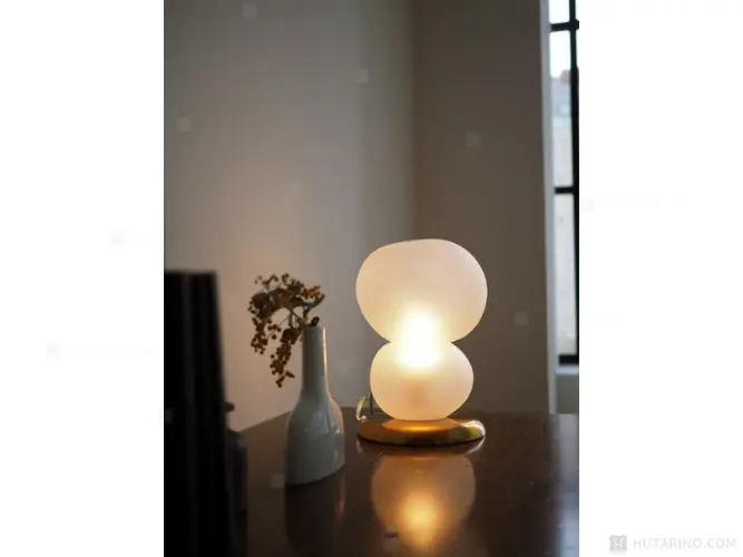 LT-4381 LT-4383 Uninen ウニネン テーブルライト テーブルに置いた様子