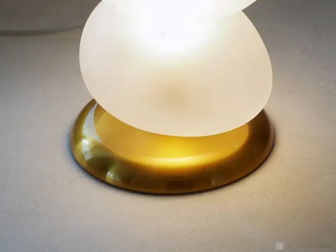 LT-4381 LT-4383 Uninen ウニネン テーブルライト ベースのゴールドよくわかる写真
