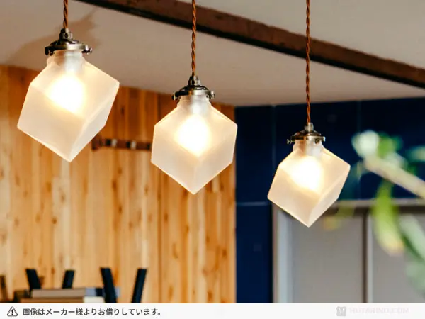 ペンダントライトを並べた例