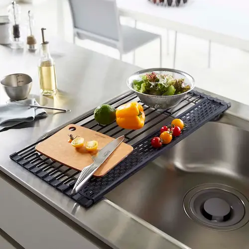 山崎実業 tower 折り畳み水切り タワー シリコーントレー付き（S/L）使用イメージ トレーとしての使い方